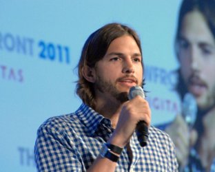 Эштон Кутчер будет работать над планшетами Lenovo